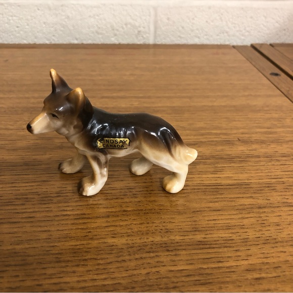 German shepherd figurine, gold overlay that says Lindsay Canada on the side - Picture 8 of 9